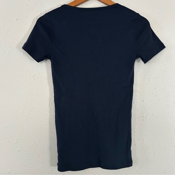 🦋 Gap The Modern V-Neck Short Sleeve T-Shirt Casual  Medium Navy Blue - Picture 4 of 6